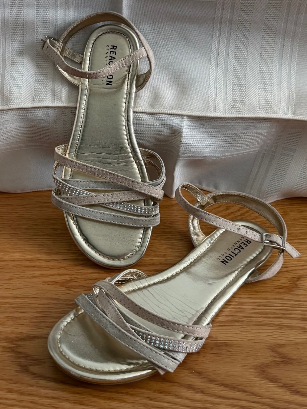 Kenneth Cole Reaction Dorothy Gleam Sandals (Girls 4)